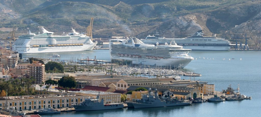 Cruceros-en-el-puerto-de-Cartagena